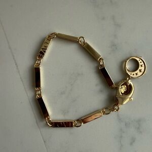 Jane win Gold Love Bracelet